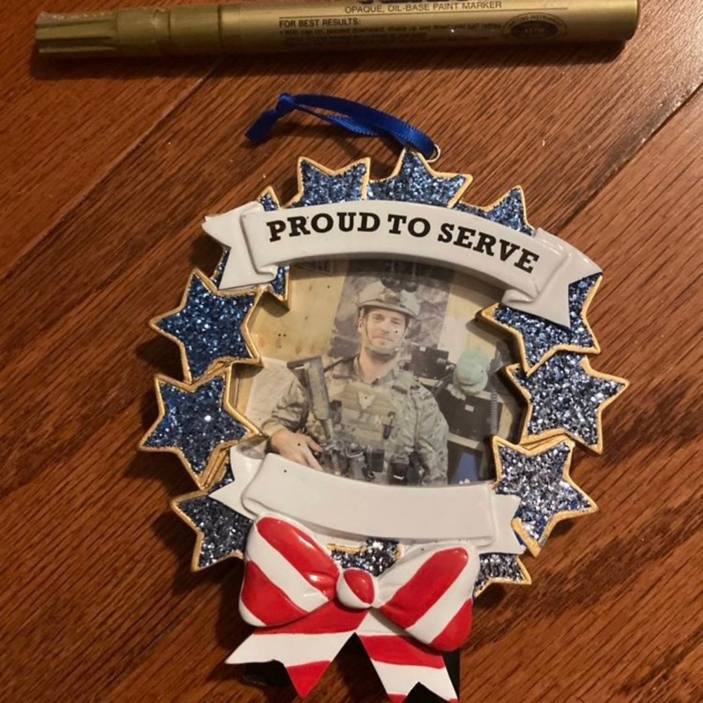 Customizable ornament
